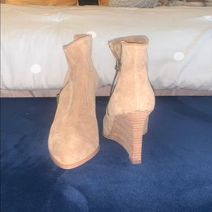 Suede beige wedge booties